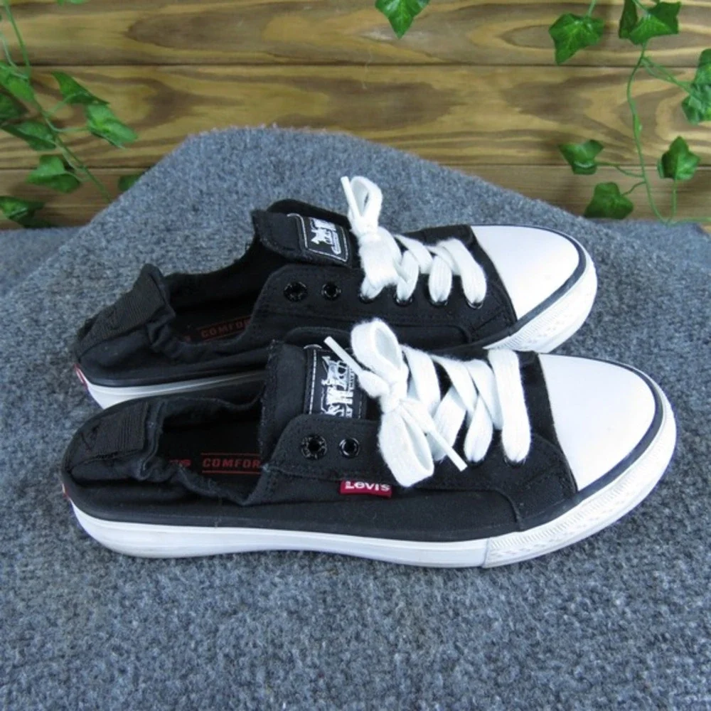 Levi's Women's  Sneaker Black Canvas Sz 6 Medium Gently‎ Used 2025